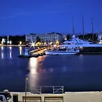 Luxury Gloria Old Town With Sea View Apartment