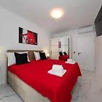 Luxury Gloria Old Town With Sea View Апартаменти *
