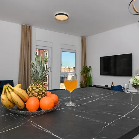 Luxury Gloria Old Town With Sea View Апартаменти *