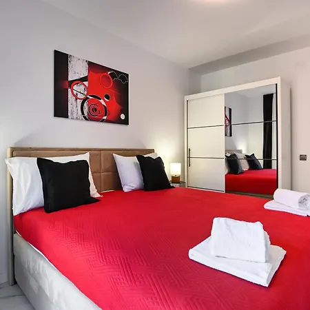 Апартаменти Luxury Gloria Old Town With Sea View *
